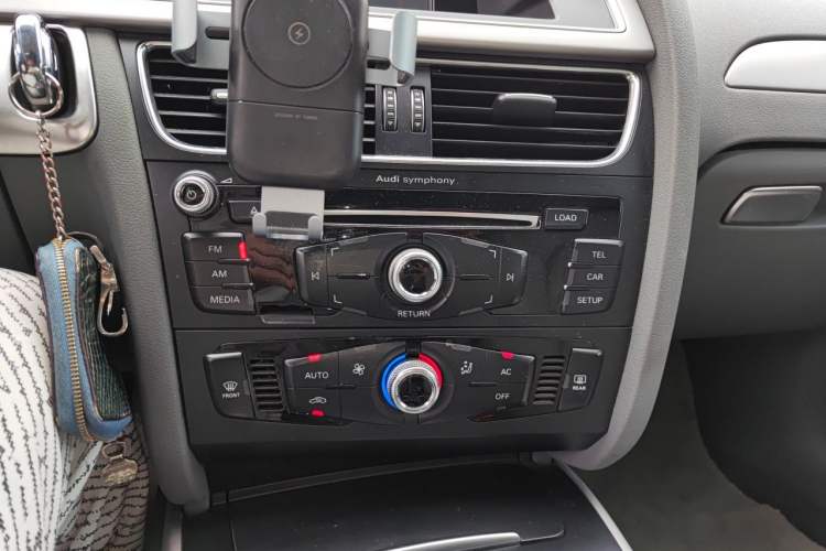 Used Audi A4L 2013 30 TFSI Automatic Comfort Model Audio And AC Panel