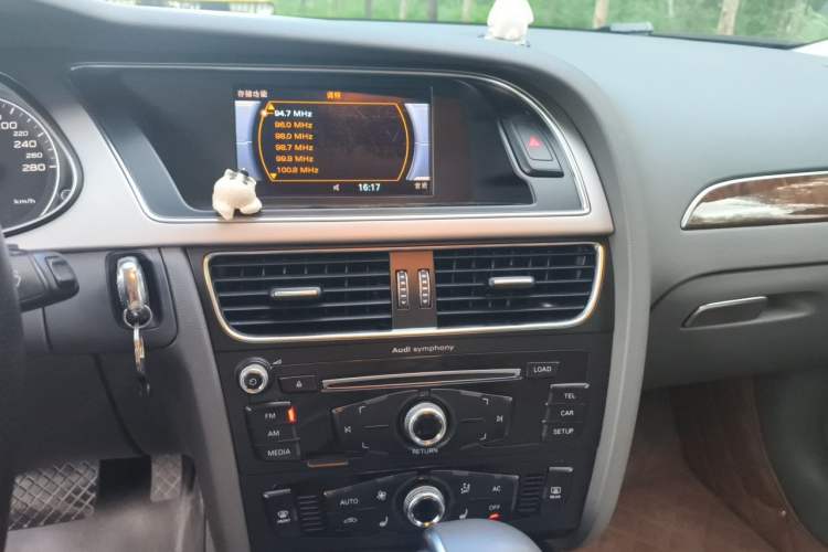 Used Audi A4L 2013 35 TFSI Automatic Comfort Model Audio And AC Panel