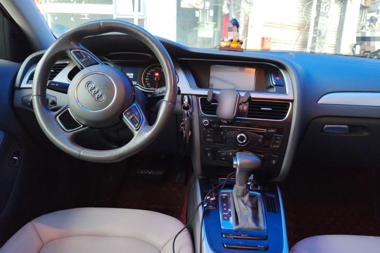 Used Audi A4L 2013 35 TFSI Automatic Standard Model Center Console