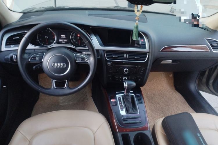 Used Audi A4L 2013 35 TFSI Automatic Comfort Model Center Console