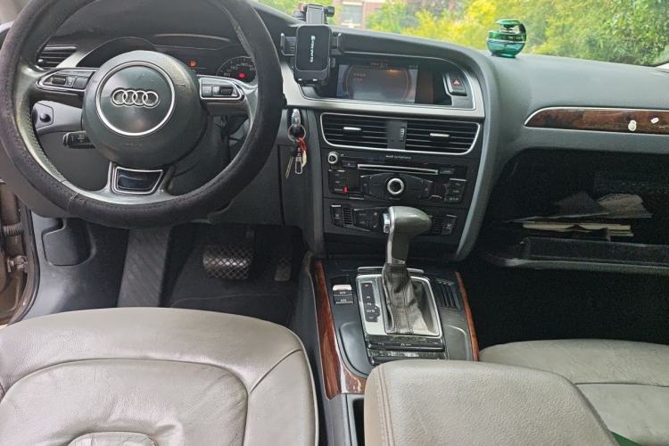 Used Audi A4L 2013 35 TFSI Automatic Comfort Model Center Console