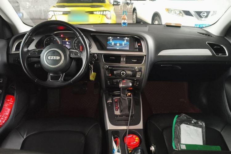 Used Audi A4L 2013 35 TFSI Automatic Standard Model Center Console