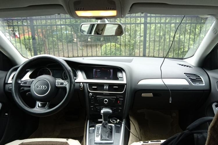 Used Audi A4L 2013 35 TFSI Automatic Standard Model Center Console