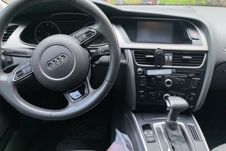 Used Audi A4L 2013 35 TFSI Automatic Standard Model Center Console
