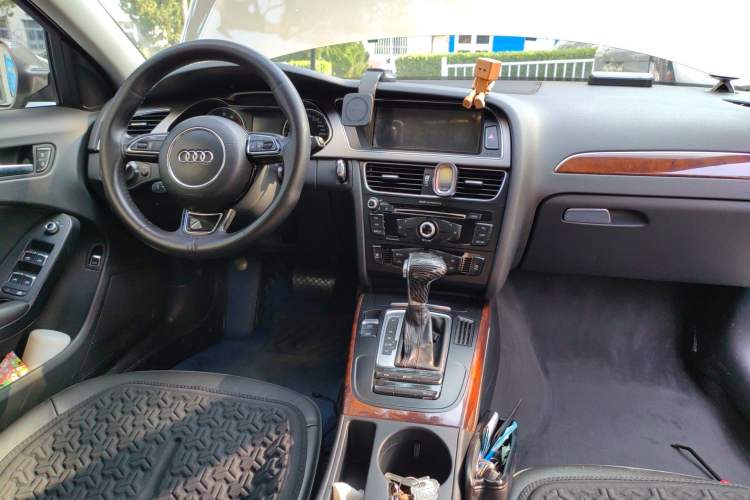 Used Audi A4L 2013 35 TFSI Automatic Standard Model Center Console