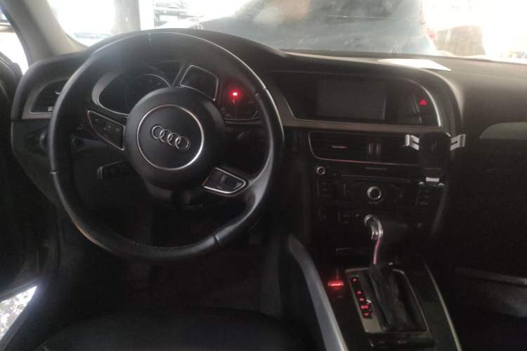 Used Audi A4L 2013 35 TFSI Automatic Standard Model Center Console