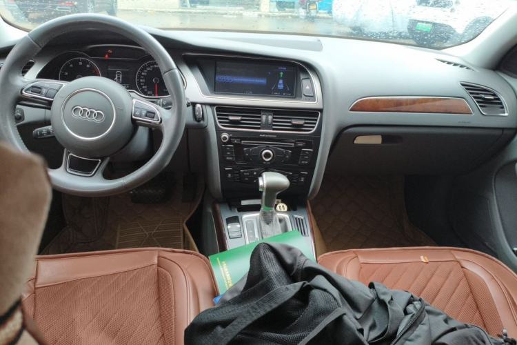 Used Audi A4L 2013 35 TFSI Automatic Comfort Model Center Console