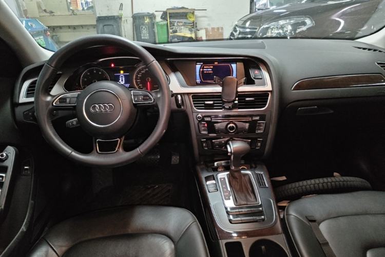 Used Audi A4L 2013 35 TFSI Automatic Comfort Model Center Console