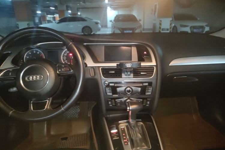 Used Audi A4L 2013 35 TFSI Automatic Standard Model Center Console