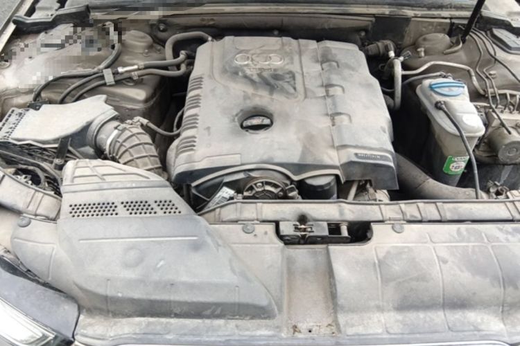Used Audi A4L 2013 35 TFSI Automatic Standard Model Engine Bay