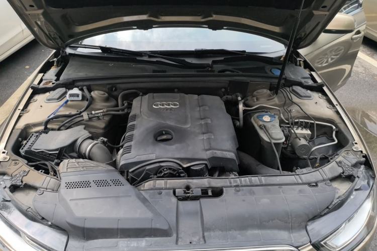 Used Audi A4L 2013 35 TFSI Automatic Standard Model Engine Bay