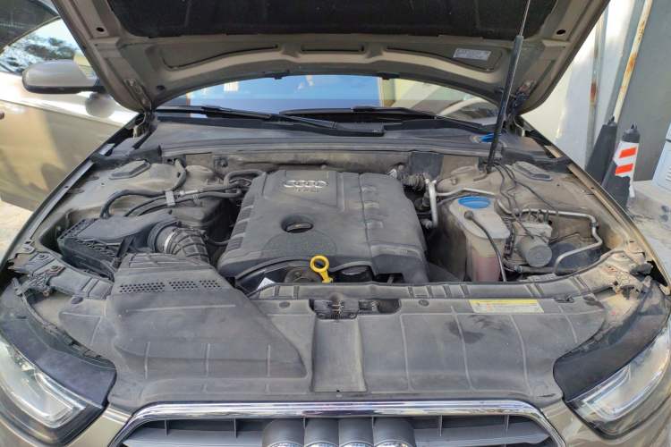 Used Audi A4L 2013 35 TFSI Automatic Standard Model Engine Bay