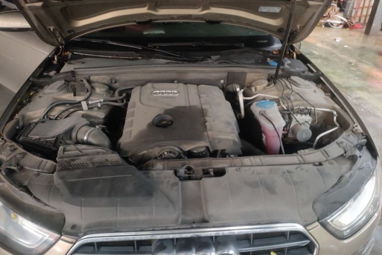 Used Audi A4L 2013 35 TFSI Automatic Standard Model Engine Bay