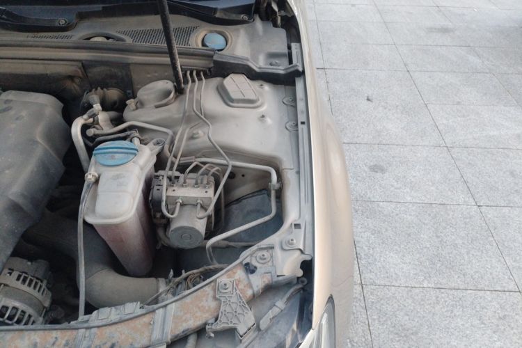 Used Audi A4L 2013 35 TFSI Automatic Comfort Model Engine Bay Left