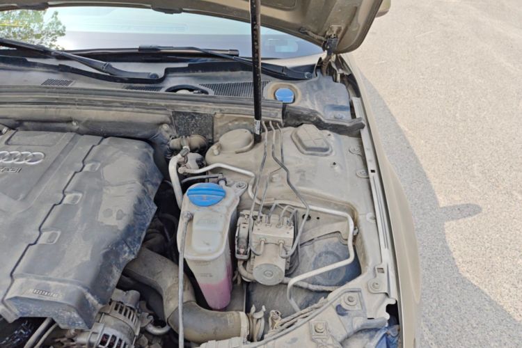 Used Audi A4L 2013 35 TFSI Automatic Comfort Model Engine Bay Left