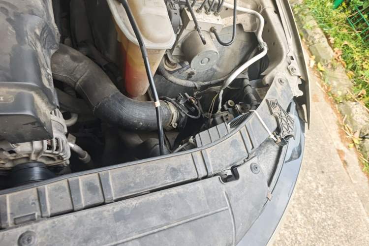 Used Audi A4L 2013 35 TFSI Automatic Comfort Model Engine Bay Left