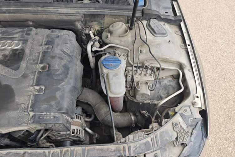Used Audi A4L 2013 35 TFSI Automatic Comfort Model Engine Bay Left