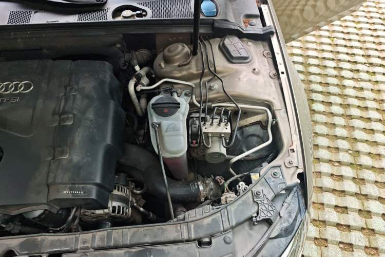 Used Audi A4L 2013 35 TFSI Automatic Standard Model Engine Bay Left