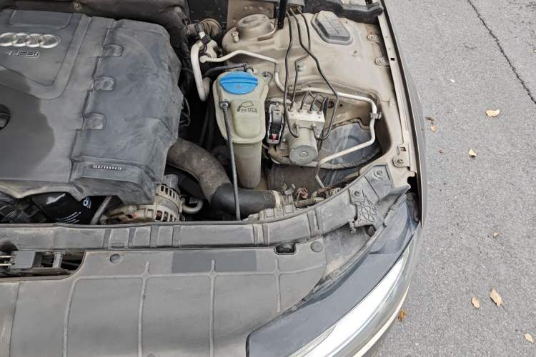 Used Audi A4L 2013 35 TFSI Automatic Standard Model Engine Bay Left