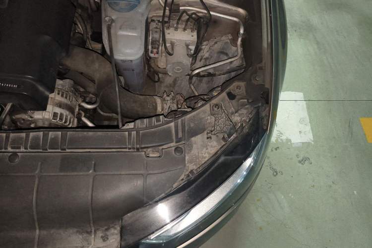 Used Audi A4L 2013 35 TFSI Automatic Standard Model Engine Bay Left