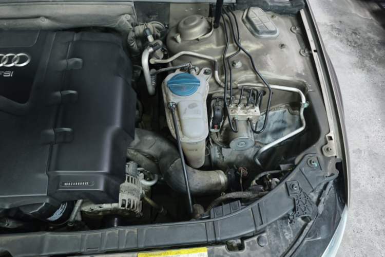 Used Audi A4L 2013 35 TFSI Automatic Comfort Model Engine Bay Left