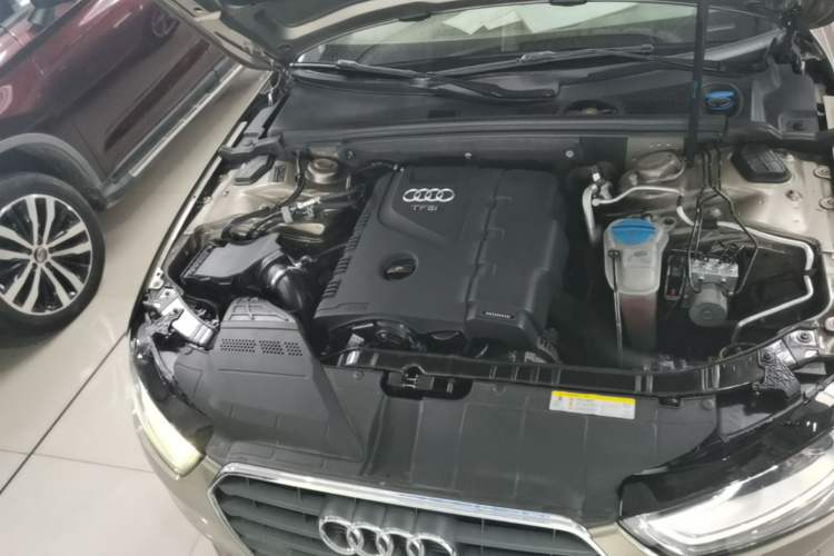 Used Audi A4L 2013 35 TFSI Automatic Standard Model Engine Bay