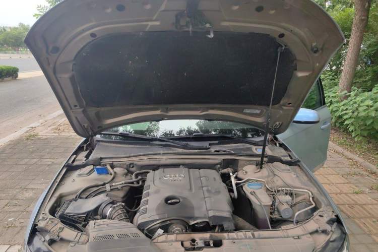 Used Audi A4L 2013 35 TFSI Automatic Standard Model Engine Bay