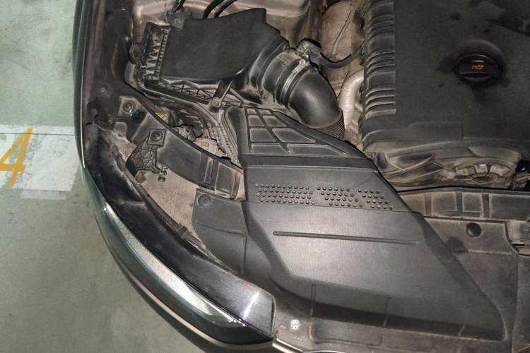 Used Audi A4L 2013 35 TFSI Automatic Standard Model Engine Bay Right