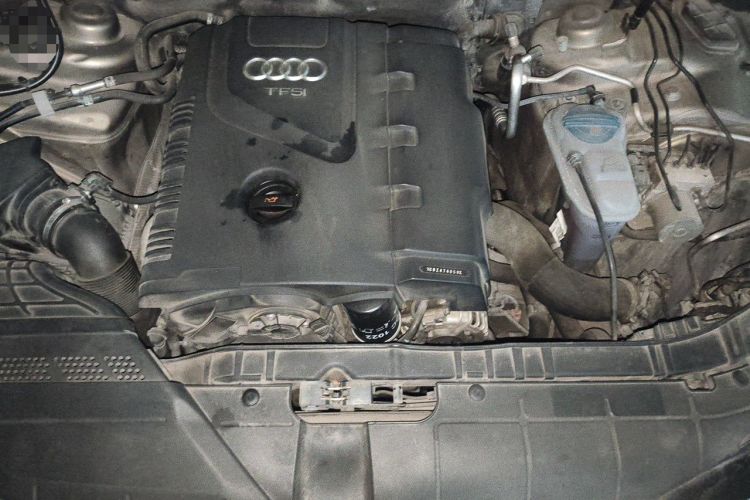 Used Audi A4L 2013 35 TFSI Automatic Standard Model Engine Bay