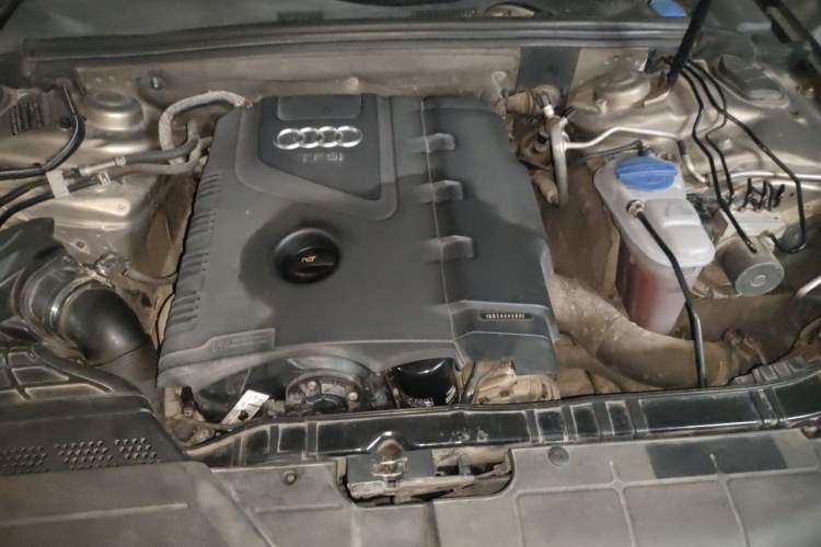 Used Audi A4L 2013 35 TFSI Automatic Standard Model Engine Bay