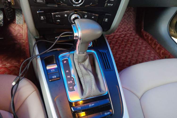 Used Audi A4L 2013 35 TFSI Automatic Standard Model Gear Lever