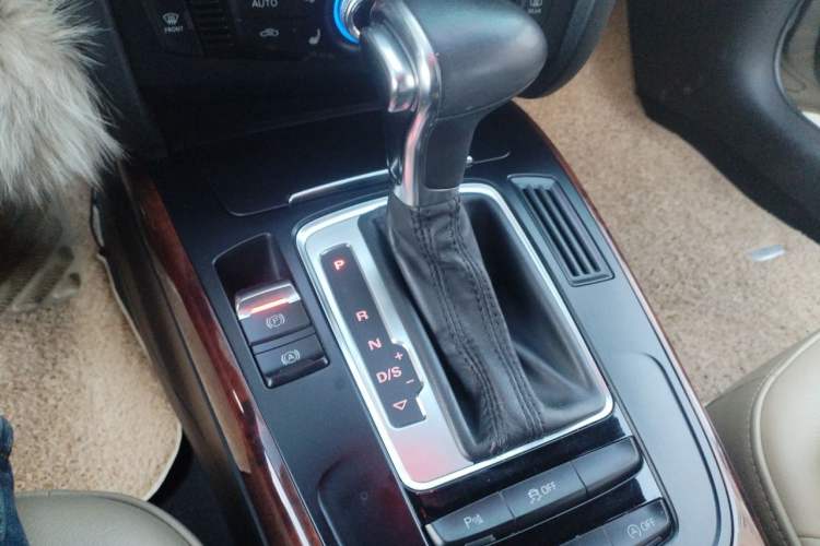 Used Audi A4L 2013 35 TFSI Automatic Comfort Model Gear Lever