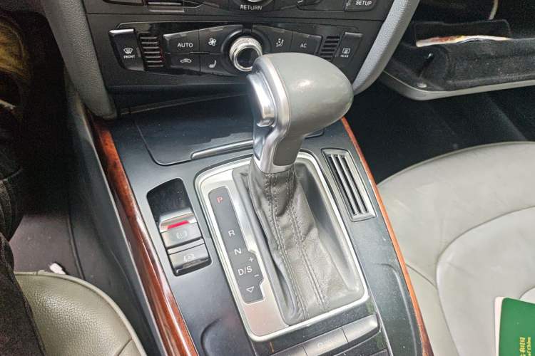 Used Audi A4L 2013 35 TFSI Automatic Comfort Model Gear Lever