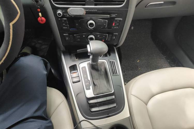 Used Audi A4L 2013 35 TFSI Automatic Standard Model Gear Lever