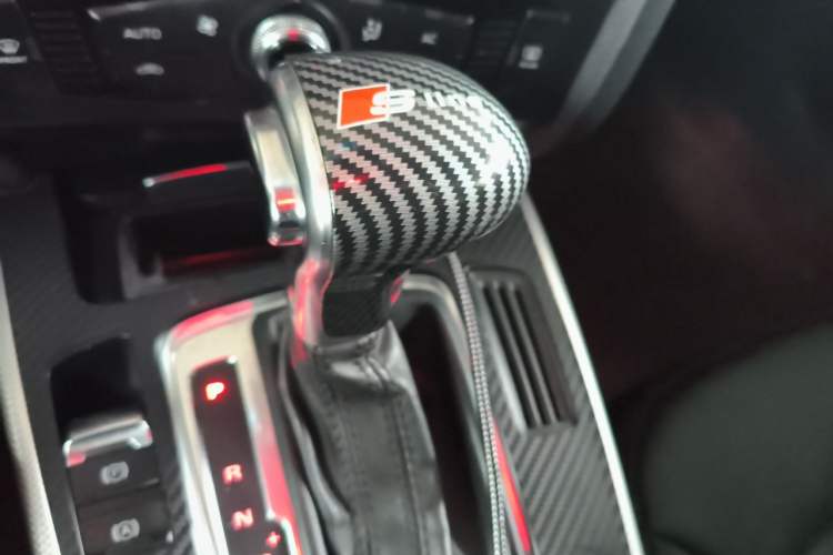 Used Audi A4L 2013 35 TFSI Automatic Standard Model Gear Lever