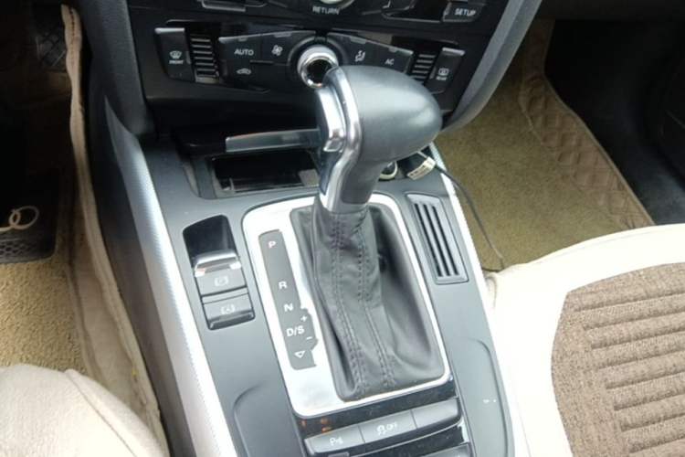 Used Audi A4L 2013 35 TFSI Automatic Standard Model Gear Lever