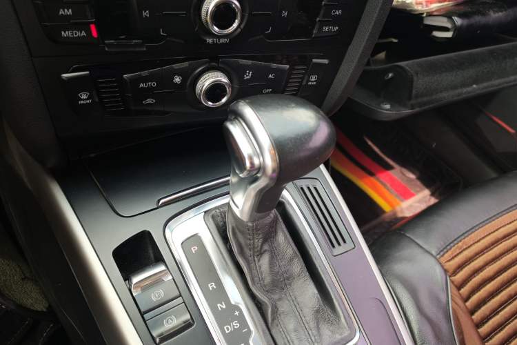 Used Audi A4L 2013 30 TFSI Automatic Comfort Model Gear Lever