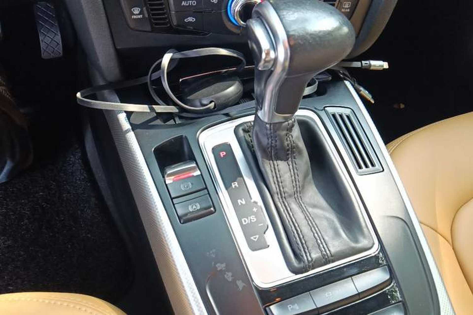 Used Audi A4L 2013 35 TFSI Automatic Standard Model Gear Lever