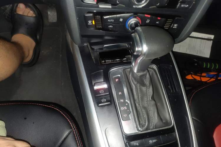 Used Audi A4L 2013 35 TFSI Automatic Standard Model Gear Lever