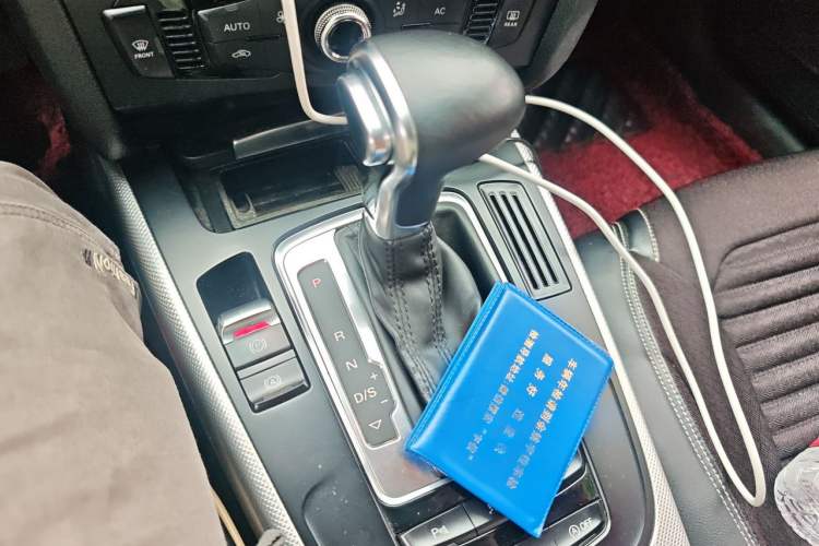 Used Audi A4L 2013 35 TFSI Automatic Standard Model Gear Lever