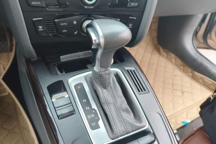 Used Audi A4L 2013 35 TFSI Automatic Comfort Model Gear Lever