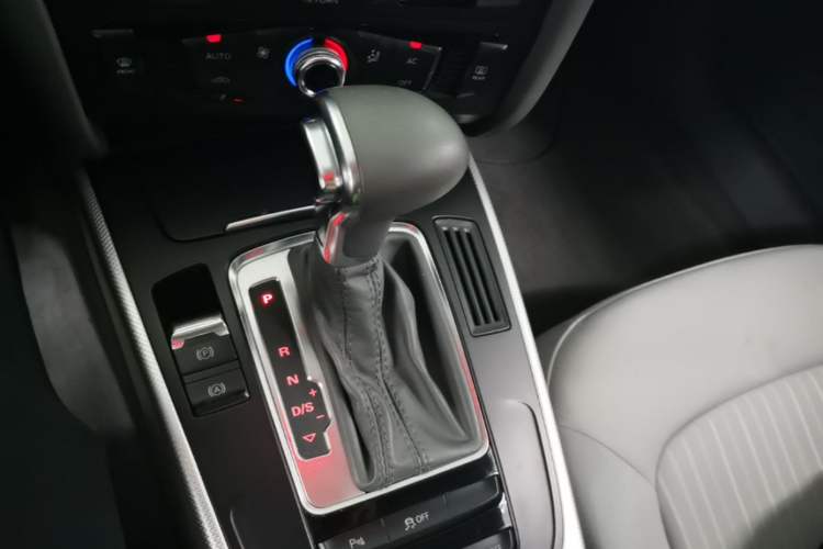 Used Audi A4L 2013 35 TFSI Automatic Standard Model Gear Lever