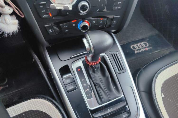 Used Audi A4L 2013 35 TFSI Automatic Standard Model Gear Lever