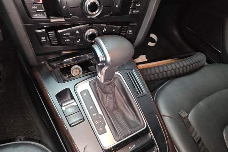 Used Audi A4L 2013 35 TFSI Automatic Comfort Model Gear Lever