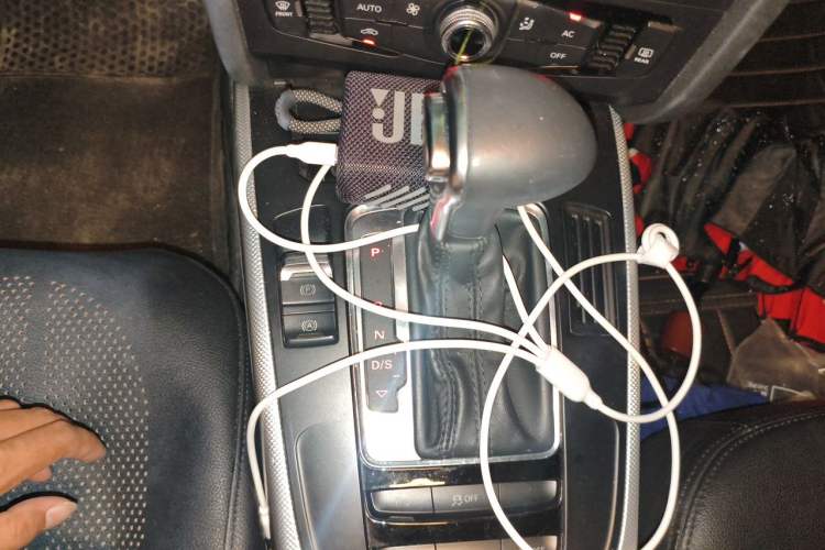 Used Audi A4L 2013 35 TFSI Automatic Standard Model Gear Lever