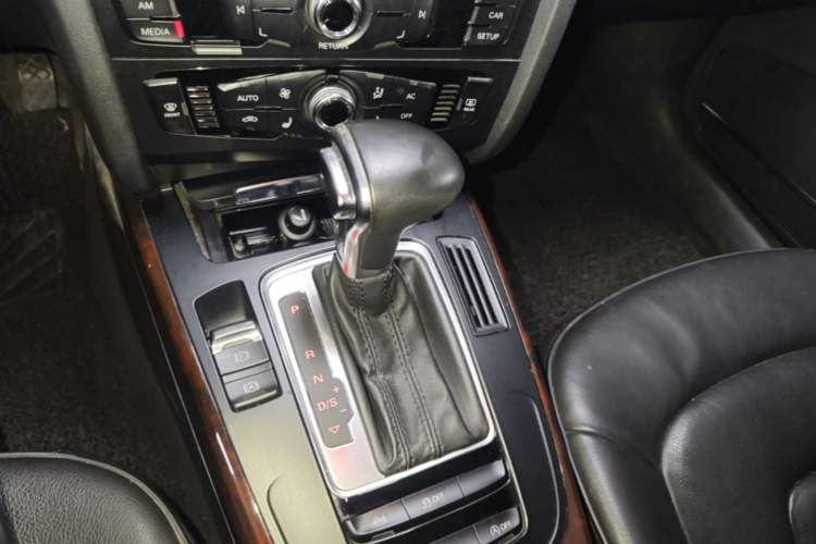 Used Audi A4L 2013 35 TFSI Automatic Comfort Model Gear Lever