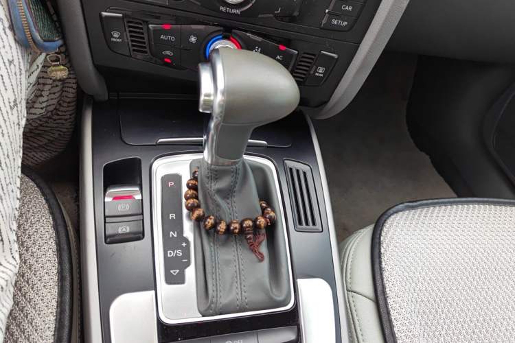 Used Audi A4L 2013 30 TFSI Automatic Comfort Model Gear Lever