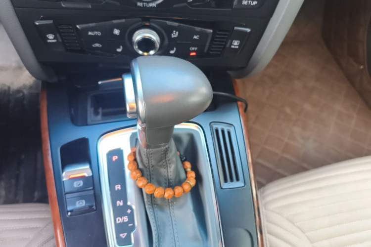 Used Audi A4L 2013 35 TFSI Automatic Comfort Model Gear Lever