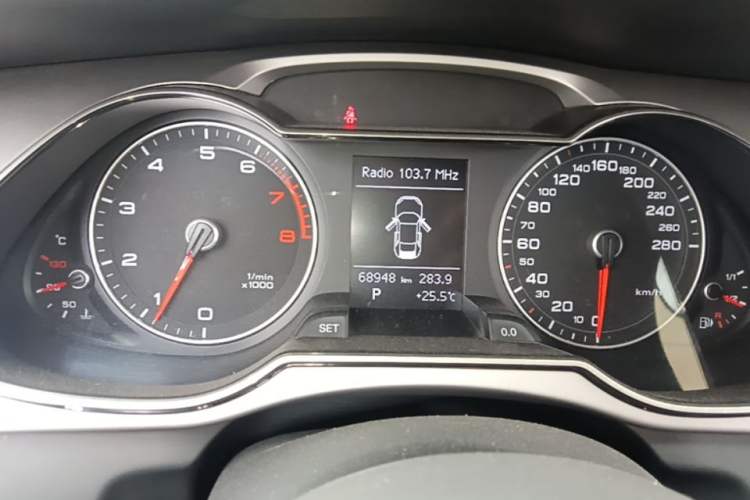 Used Audi A4L 2013 35 TFSI Automatic Comfort Model Instrument Cluster