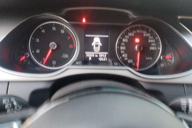 Used Audi A4L 2013 35 TFSI Automatic Comfort Model Odometer Close Up